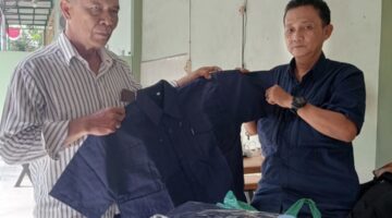 Bangun Identitas dan Profesionalisme Jurnalis, Ketua AJMI Ryan Sinaga Serahkan Seragam kepada Wartawan Kodam I/BB
